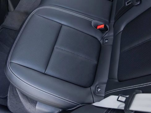 New 2026 Porsche Macan Turbo image 84