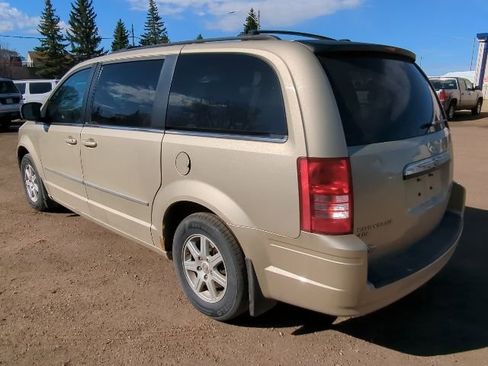 Used 2010 Chrysler Town & Country Touring w/ Family Value Group image 9