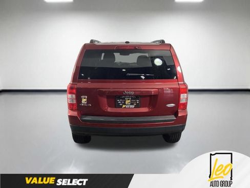 Used 2014 Jeep Patriot Latitude AWD/4WD image 5