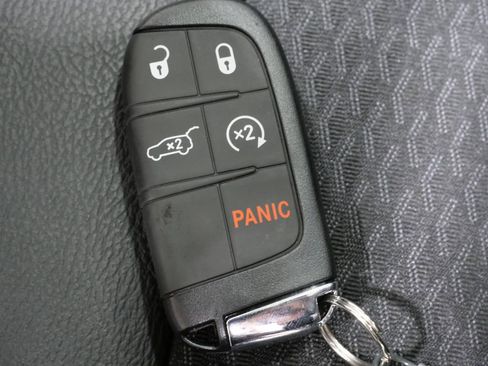 New 2026 Jeep Compass Latitude w/ Sun and Sound Group image 29