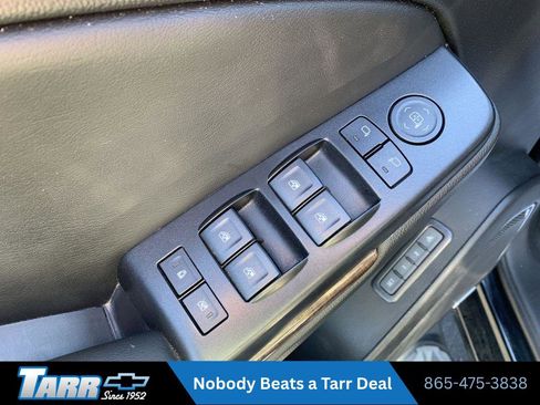 Used 2017 Chevrolet Suburban LT AWD/4WD image 15