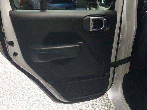 Used 2024 Jeep Wrangler Unlimited AWD/4WD image 16