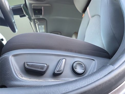 Used 2020 Toyota Camry LE image 21