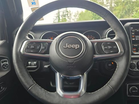 Used 2019 Jeep Wrangler Unlimited Sahara AWD/4WD image 18