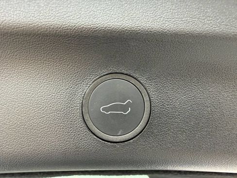Used 2024 Tesla Model Y Long Range AWD/4WD image 30