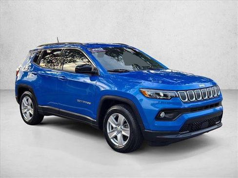 Used 2022 Jeep Compass Latitude w/ Convenience Group FWD image 3