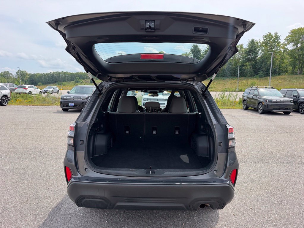 Used 2025 Subaru Forester AWD/4WD image 23