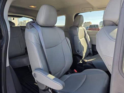 Used 2024 Toyota Sienna XLE image 22