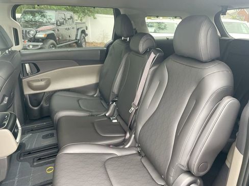 New 2026 Kia Carnival EX image 49