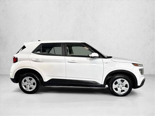 Used 2020 Hyundai Venue SE FWD image 4