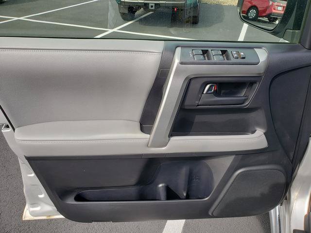 Used 2012 Toyota 4Runner SR5 w/ Convenience Pkg AWD/4WD image 11