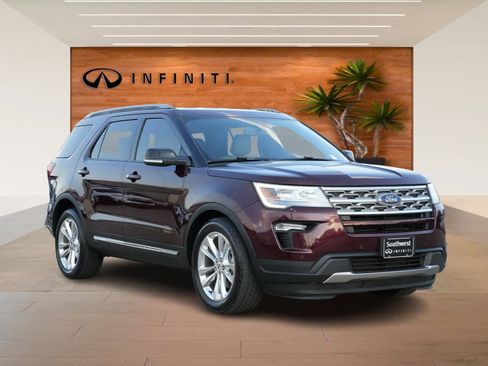 Used 2018 Ford Explorer XLT w/ Equipment Group 202A image 3