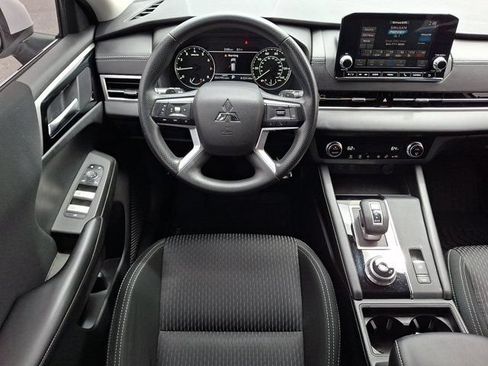 Used 2022 Mitsubishi Outlander ES FWD image 16