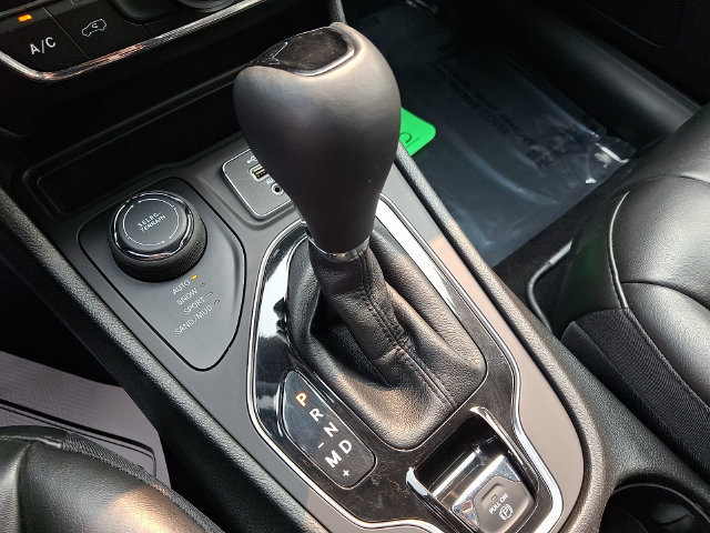 Used 2021 Jeep Cherokee Latitude Plus AWD/4WD image 14