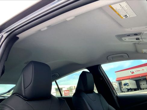 Used 2019 Toyota Prius Limited FWD image 30