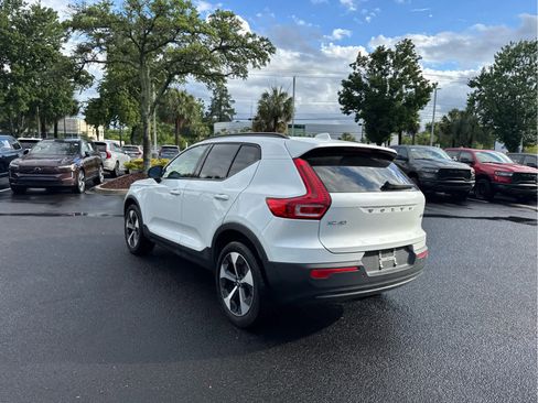 Used 2025 Volvo XC40 B5 Plus AWD/4WD image 13