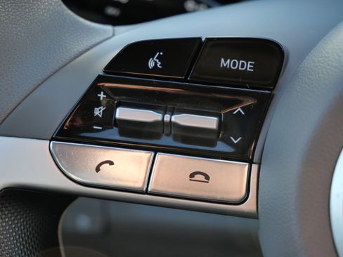 Certified 2023 Hyundai Elantra SEL image 32