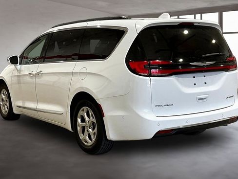 Used 2022 Chrysler Pacifica Limited FWD image 13