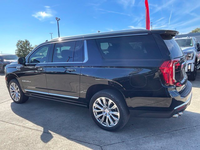 Used 2023 GMC Yukon XL Denali AWD/4WD image 4