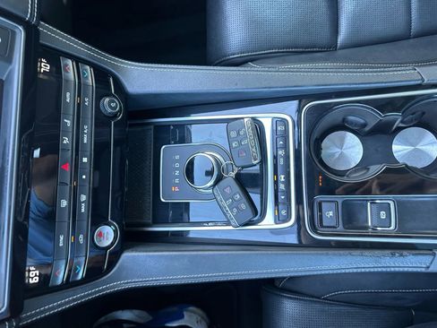 Used 2017 Jaguar F-PACE R-Sport image 40