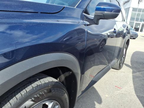 Used 2025 Nissan Pathfinder SV image 5