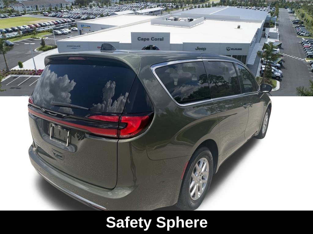 New 2027 Chrysler Pacifica Select w/ Family Tech Group FWD image 4