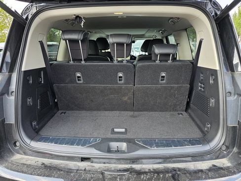 Used 2025 INFINITI QX80 Sensory AWD/4WD image 10