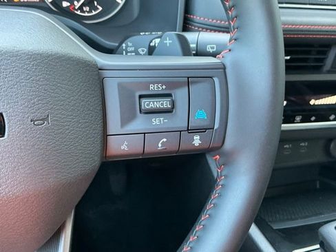 Used 2025 Nissan Rogue SV AWD/4WD image 26