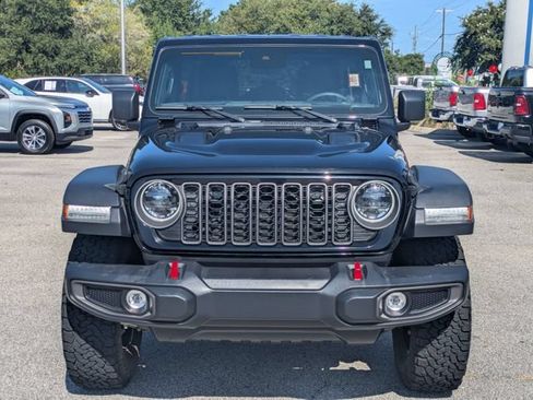 Used 2025 Jeep Wrangler Unlimited Rubicon AWD/4WD image 8