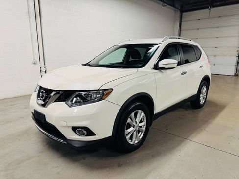 Used 2015 Nissan Rogue SV AWD/4WD image 2