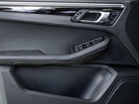 Certified 2023 Porsche Macan AWD/4WD image 6