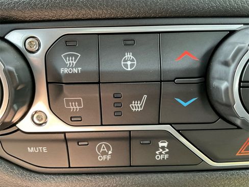 New 2025 Jeep Gladiator Sport image 25