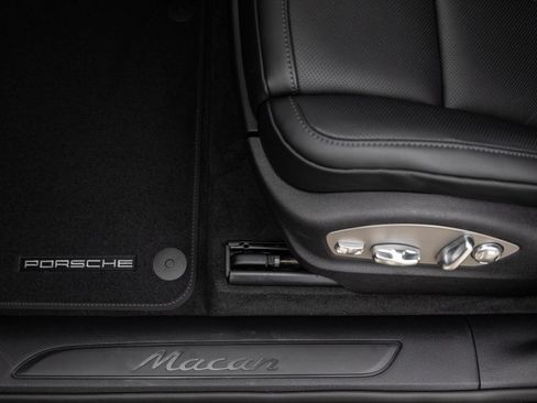 Certified 2026 Porsche Macan AWD/4WD image 20