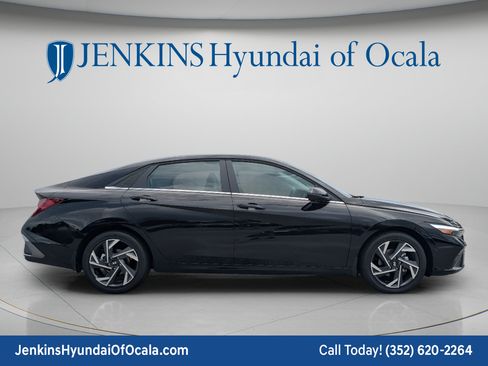 New 2026 Hyundai Elantra Limited FWD image 2