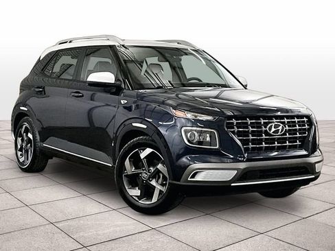Used 2020 Hyundai Venue FWD image 2