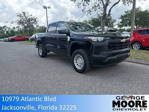 Used 2025 Chevrolet Colorado W/T w/ Advanced Trailering Package RWD image 1