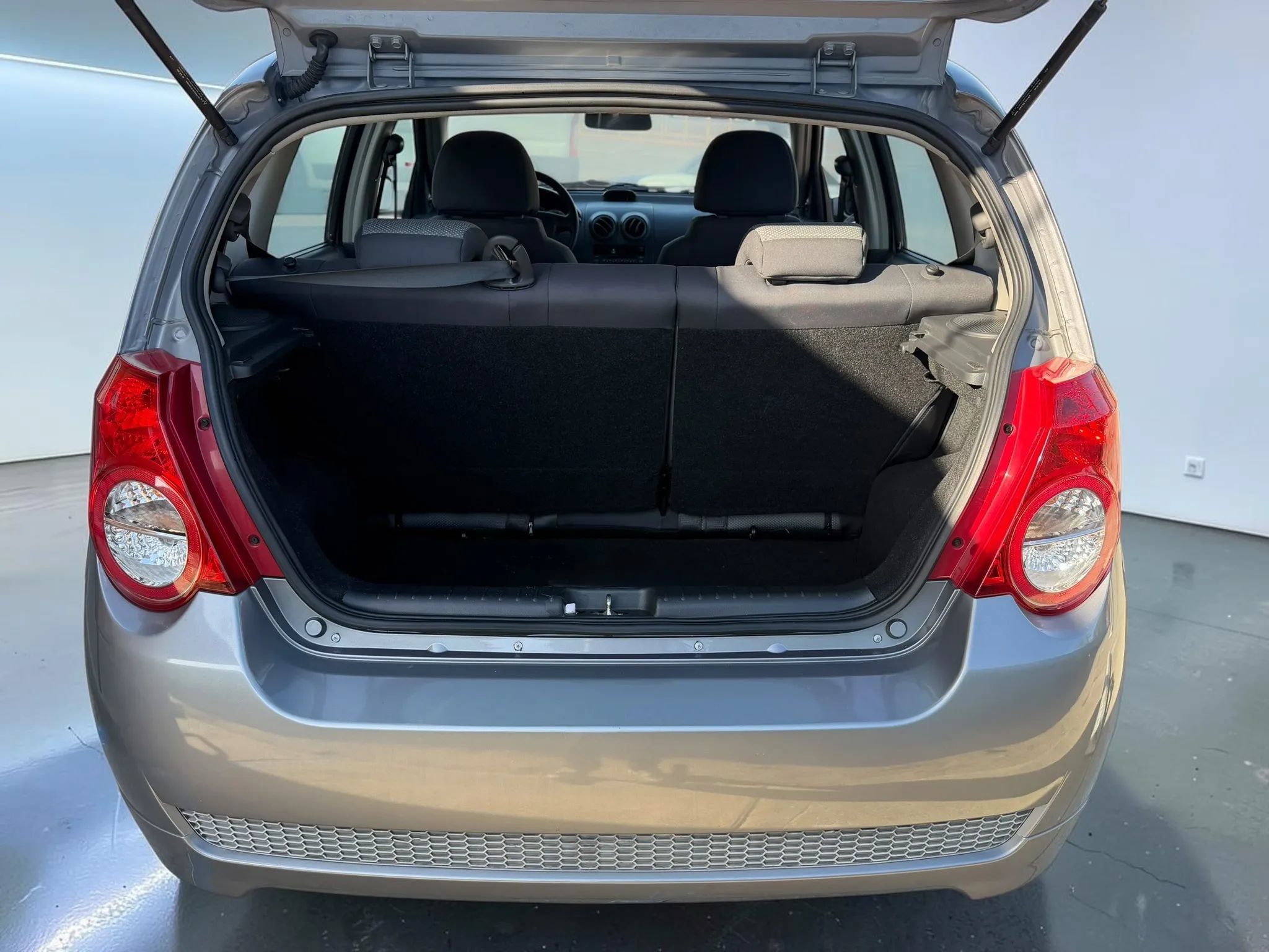 Used 2010 Chevrolet Aveo5 LT FWD image 21