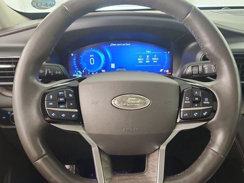 Used 2023 Ford Explorer Platinum w/ Premium Technology Package image 14