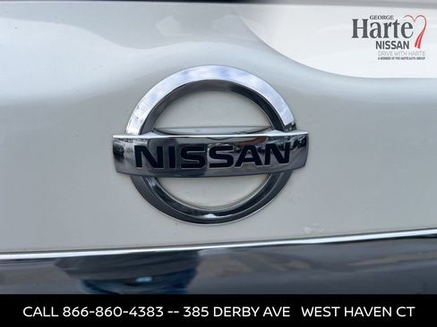 Used 2015 Nissan Pathfinder Platinum w/ Family Entertainment Package image 20