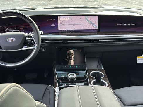 New 2026 Cadillac Escalade Luxury image 9