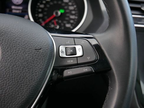 Used 2020 Volkswagen Tiguan SE w/ Panoramic Sunroof Package image 26