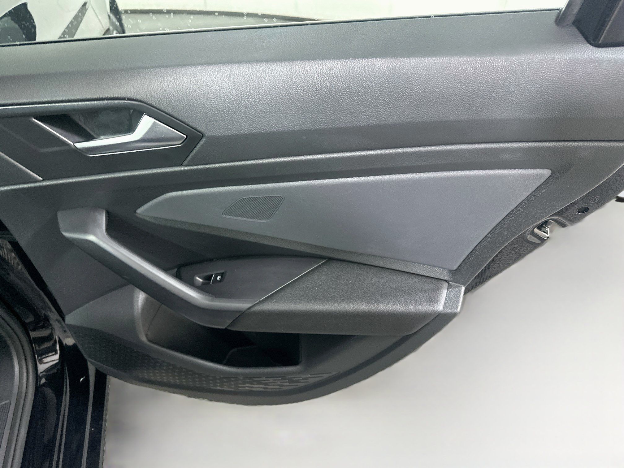 Used 2025 Volkswagen Jetta SE FWD image 28