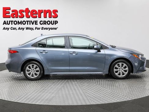 Used 2022 Toyota Corolla LE image 4