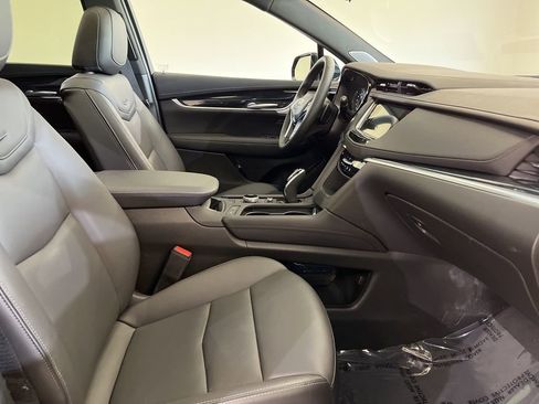 Certified 2025 Cadillac XT5 Premium Luxury w/ Technology Package AWD/4WD image 9