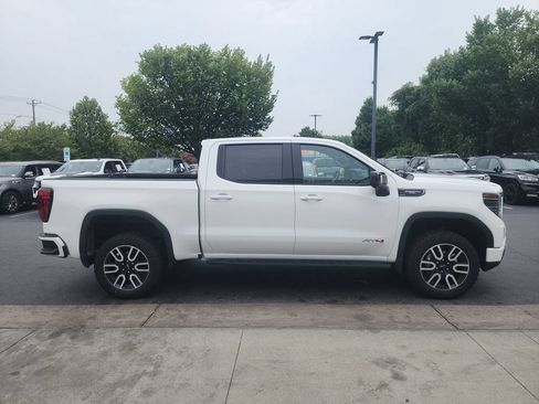 Certified 2024 GMC Sierra 1500 AT4 w/ Technology Package AWD/4WD image 9