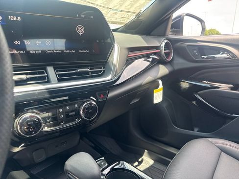 New 2026 Chevrolet Trax RS w/ Sunroof Package FWD image 20