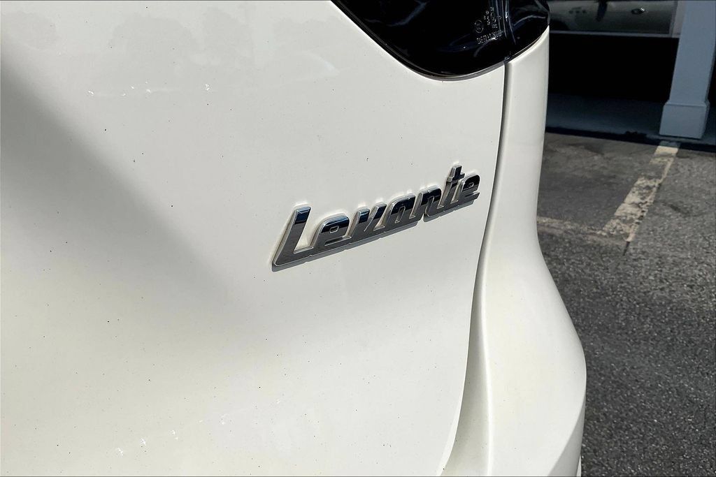 Used 2022 Maserati Levante Modena AWD/4WD image 23