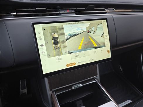 Used 2025 Land Rover Range Rover Long Wheelbase SE image 24
