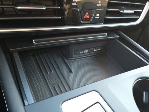 Used 2025 Volkswagen Atlas SE image 18