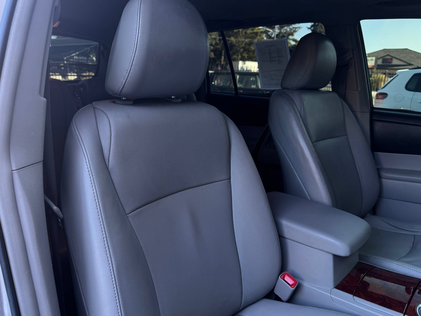 Used 2012 Toyota Highlander Limited w/ Tow Pkg AWD/4WD image 24